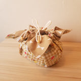 【おかめベージュリボン】お弁当袋になっちゃう!!ランチクロス【四角形】